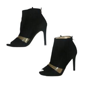 LIKE NEW Guess Stiletto heels (7.5)